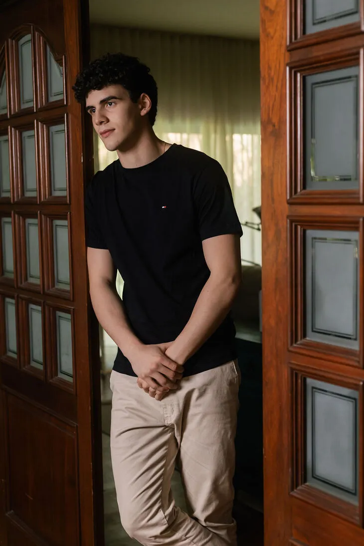 REMERA TOMMY HILFIGER NEGRA