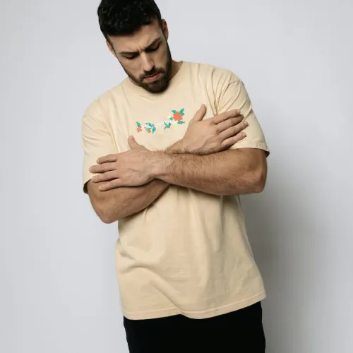 REMERA ABERCROMBIE OVERSIZE FLOWERS BEIGE