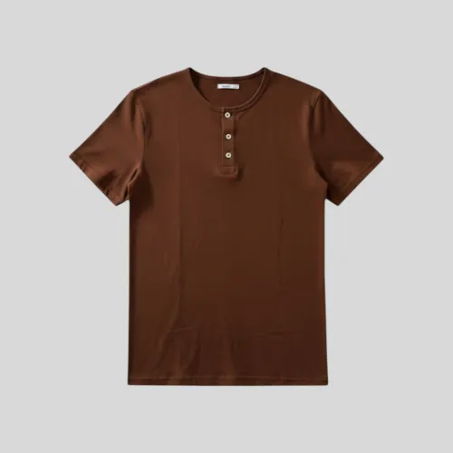 REMERA LIBERATO HENLEY MARRON