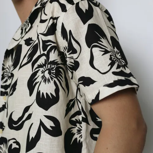 CAMISA LIBERATO PLAYERA BLANCA FLOREADA