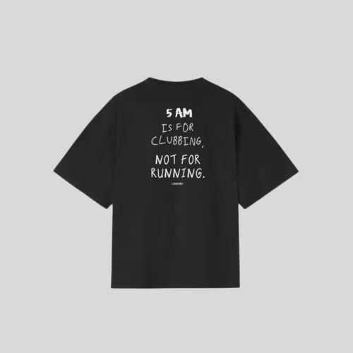 REMERA LIBERATO REGULAR FIT NEGRA 5 AM IS FOR CLUBBING