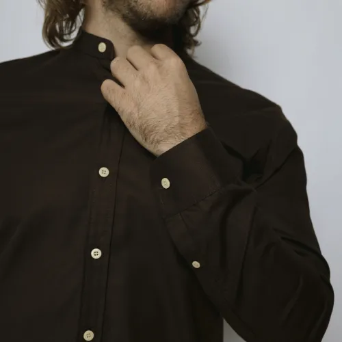 CAMISA LIBERATO BASICS CUELLO MAO MANGAS LARGAS MARRON