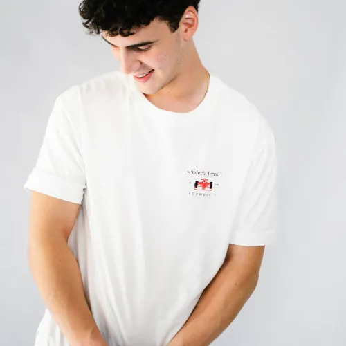 REMERA LIBERATO OVERSIZE MARFIL SCUDERIA FERRARI