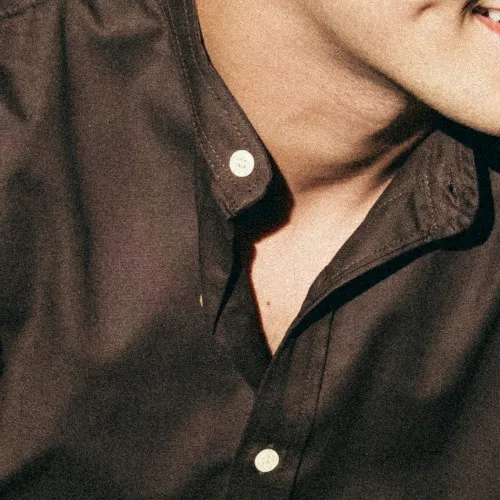CAMISA LIBERATO BASICS CUELLO MAO MANGAS LARGAS MARRON