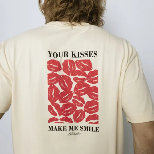 REMERA LIBERATO PREMIUM 250GSM OVERSIZE BEIGE YOUR KISSES MAKE ME SMILE