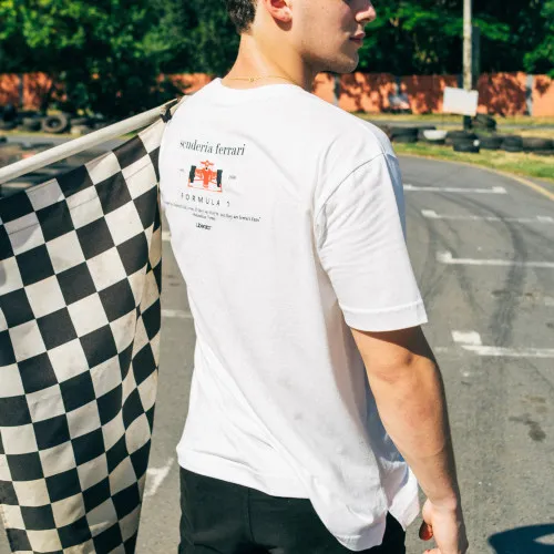 REMERA LIBERATO OVERSIZE MARFIL SCUDERIA FERRARI