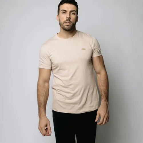 REMERA LACOSTE CUELLO REDONDO PARIS BEIGE CLARO