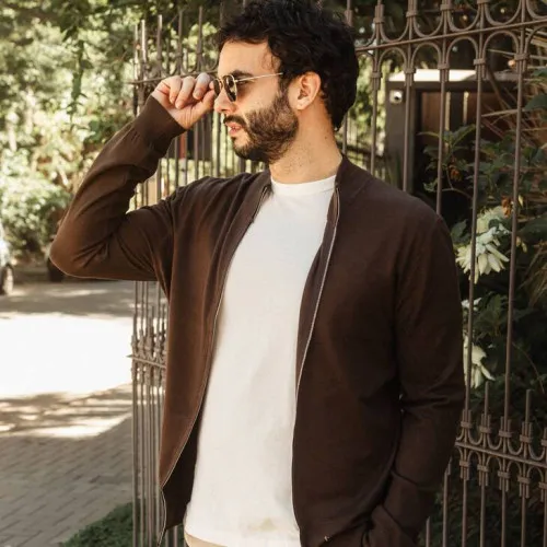 REMERA LIBERATO BASICS REGULAR FIT MARFIL