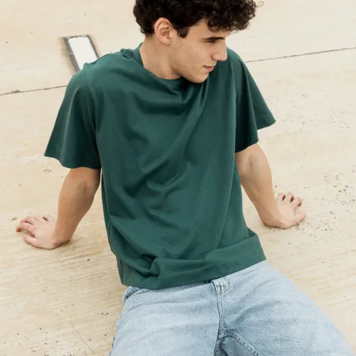 REMERA LIBERATO BASICS BOXY FIT VERDE