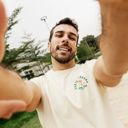 REMERA LIBERATO BASICS REGULAR FIT BEIGE SANTA BARBARA WELLNESS CLUB