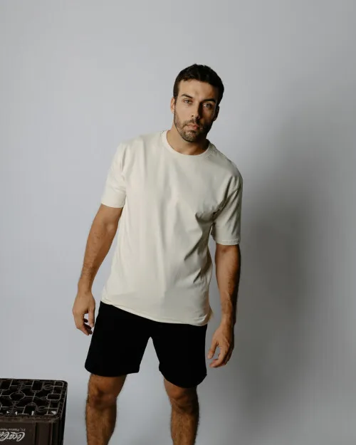 REMERA LIBERATO BASICS OVERSIZE BEIGE
